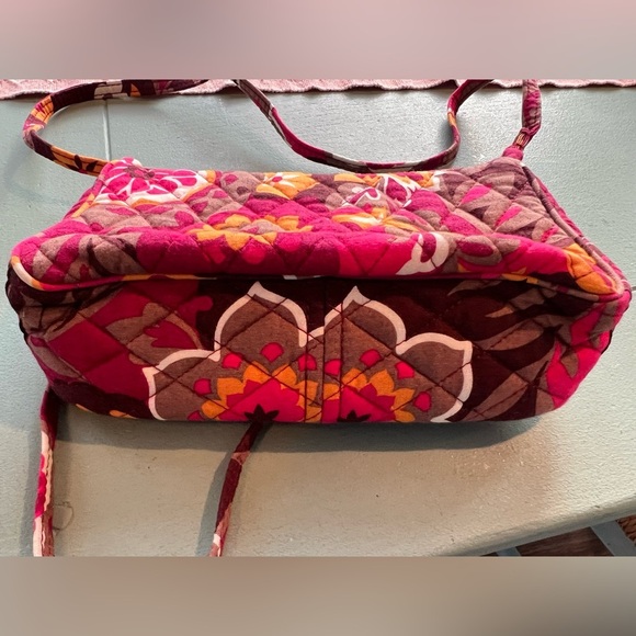 Vera Bradley Retired Pattern Carnaby Small Crossbody Purse - Picture 3 of 3
